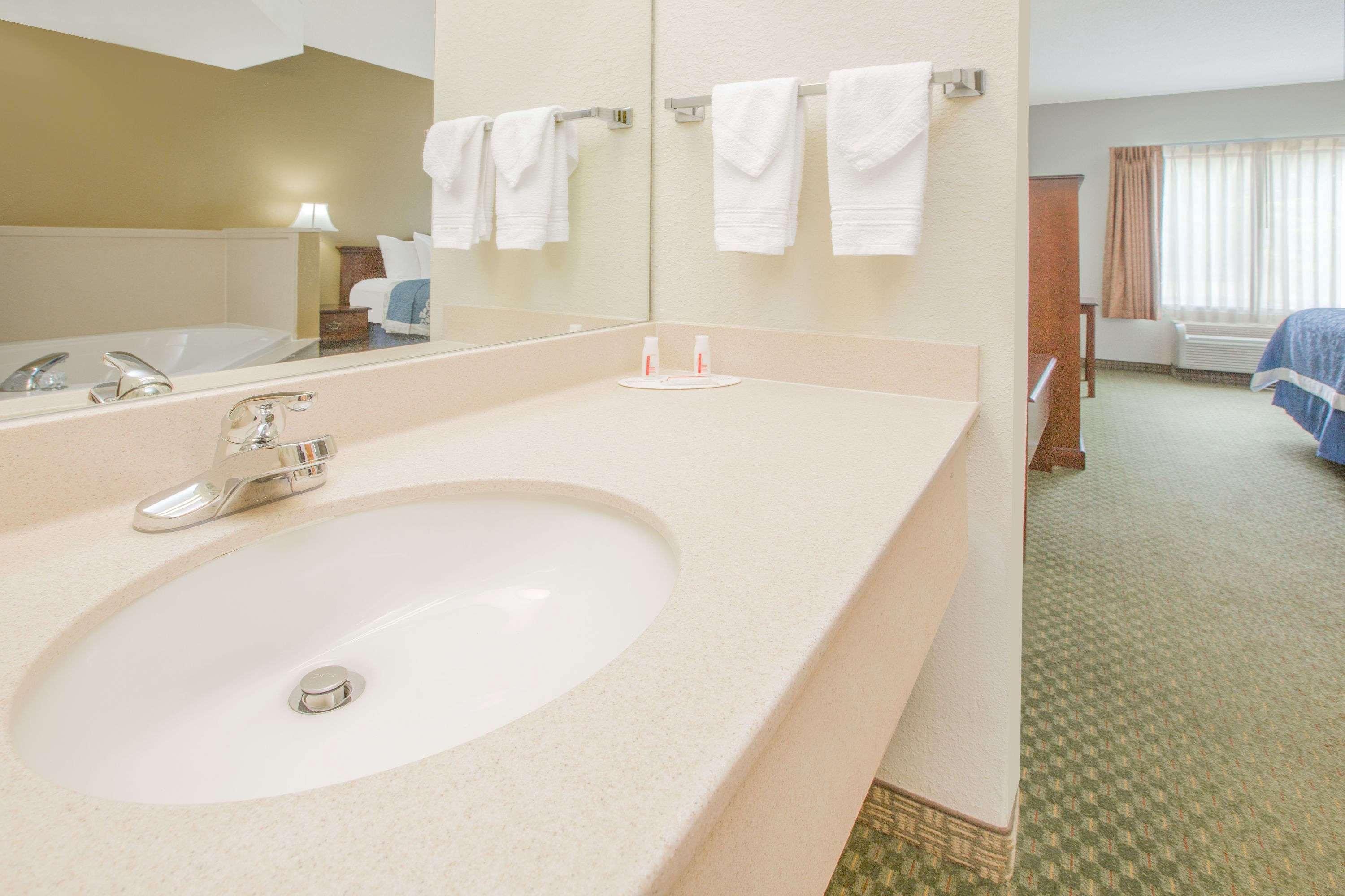 Days Inn By Wyndham Hattiesburg Ms Экстерьер фото